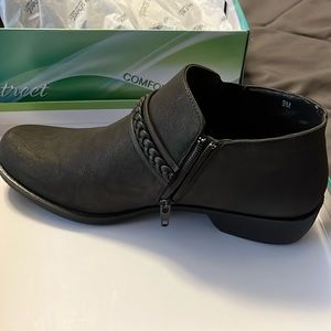 Easy Street Ankle Boots. Never Worn.